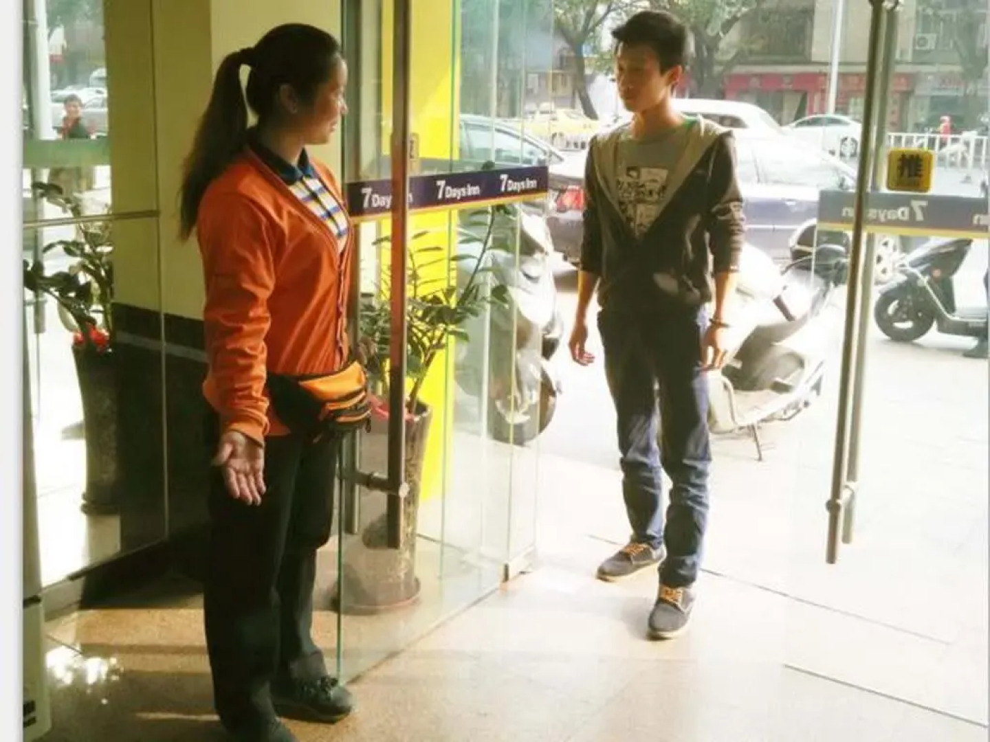 7 Days Inn Zhaoqing 6th Duanzhou Road Yuegao Book Market Branch