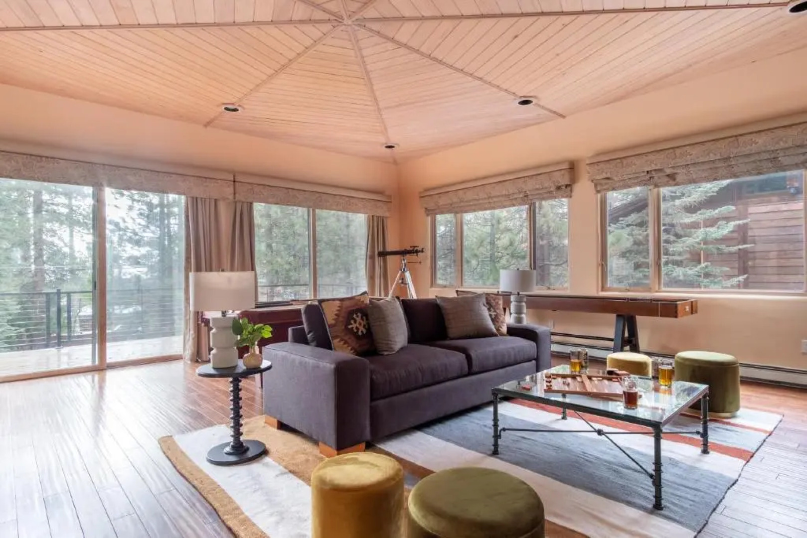 Ponderosa by Avantstay Spacious Cabin w/ Large Deck & Hot Tub 10min to Mtn