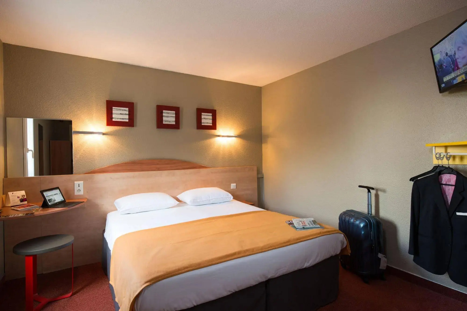 Kyriad Direct Orleans Ouest