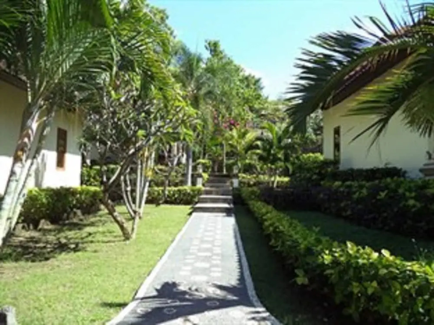 Deddys Beach Bungalows