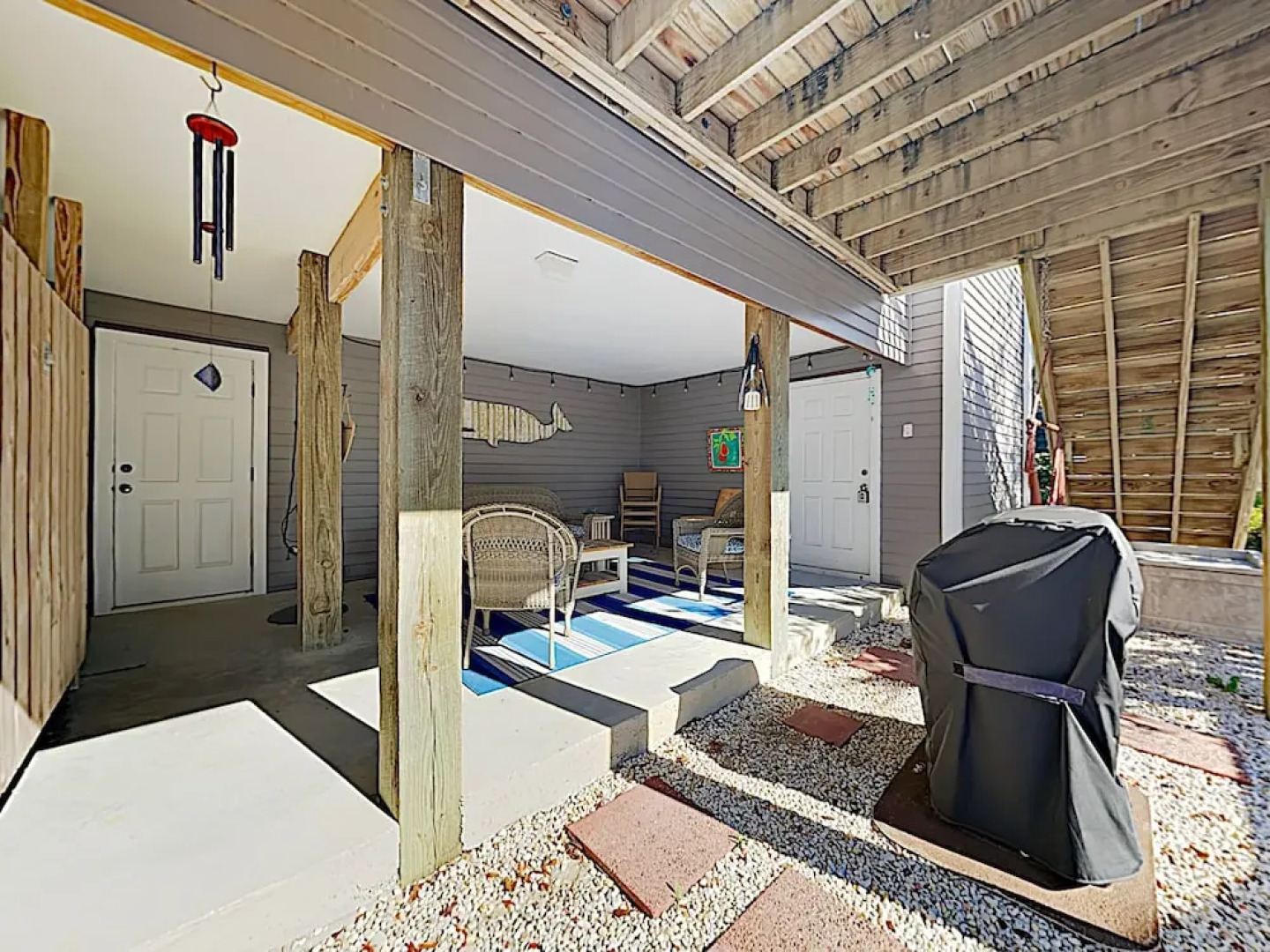 Charming & Spacious , 200 Steps From The Sand 3 Bedroom Condo