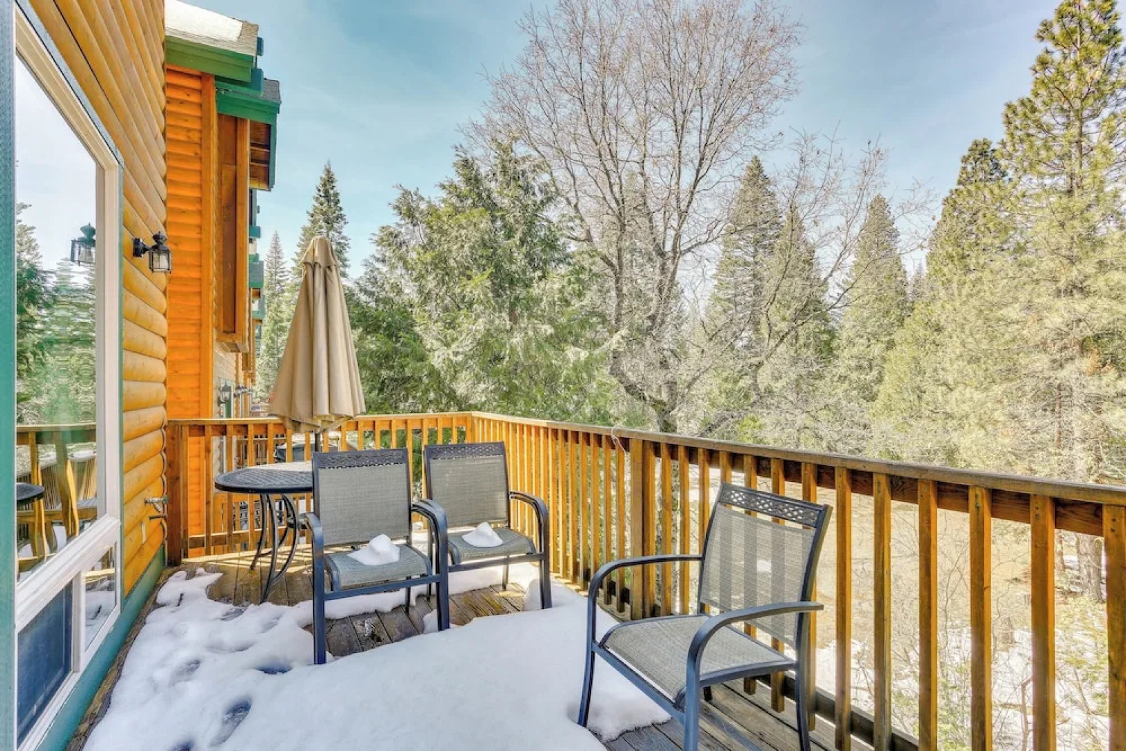 3 Mi to Shaver Lake: Family Home w/ Deck!