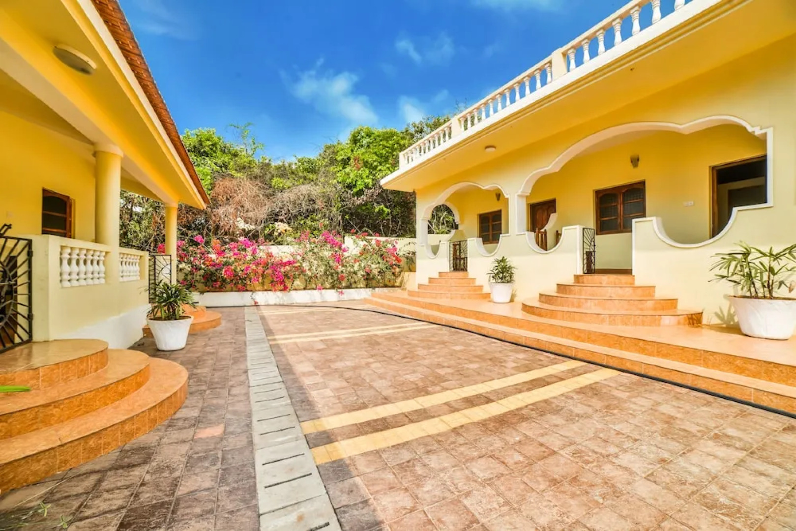 FabHotel Arpora Lakeview