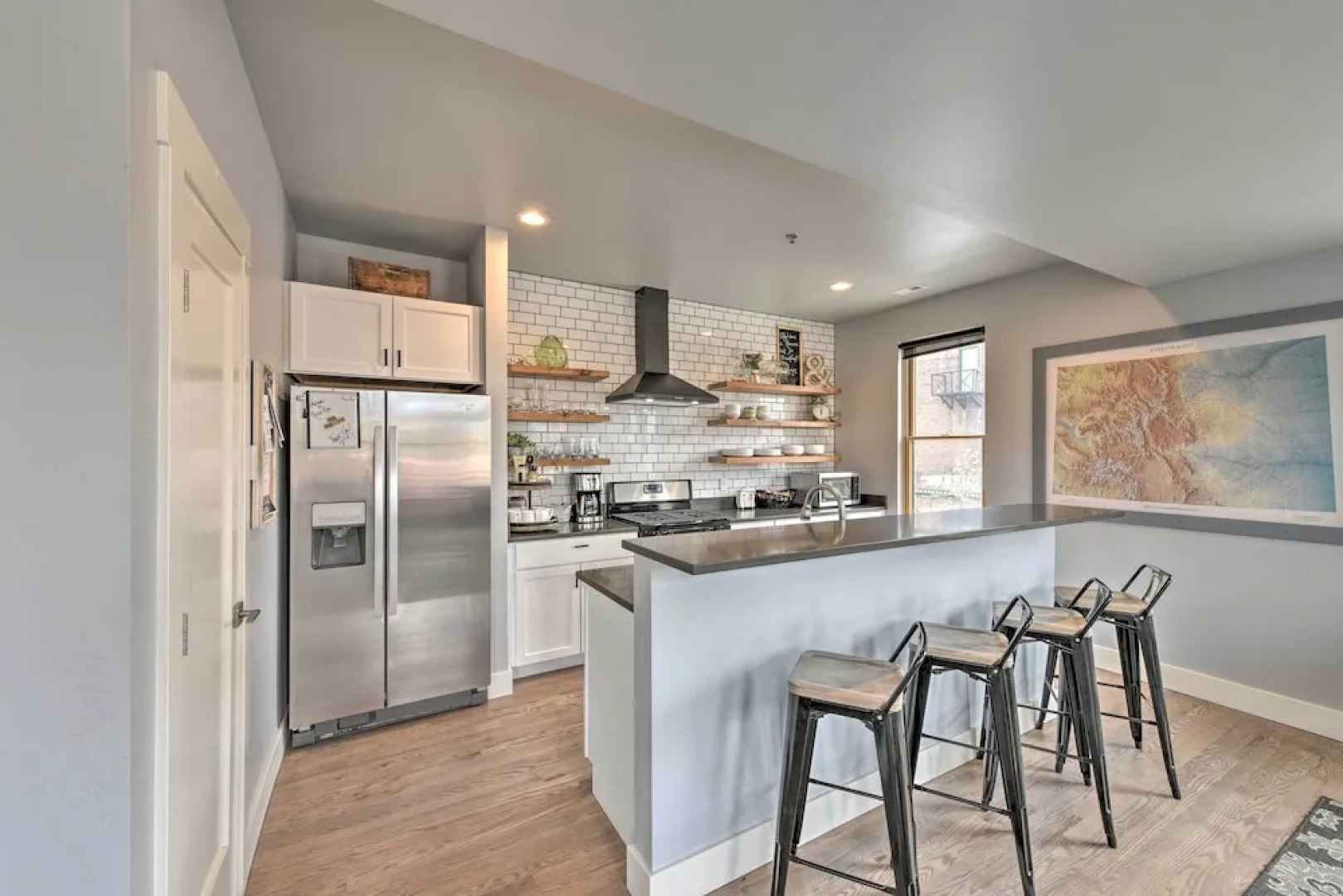 0660: Dtwn Salida Condo w/ Balcony