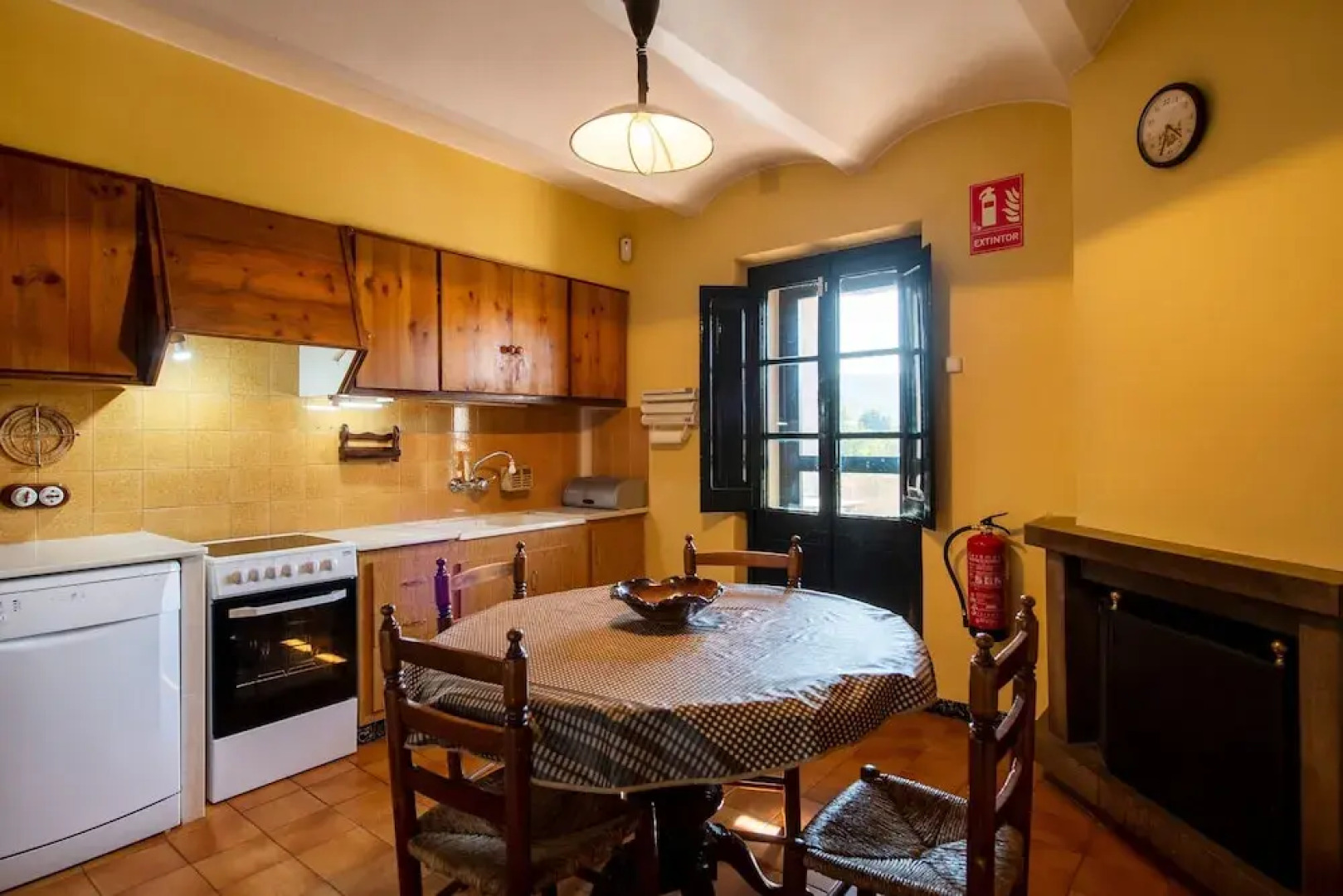 Can Cirera, Rural House In Girona