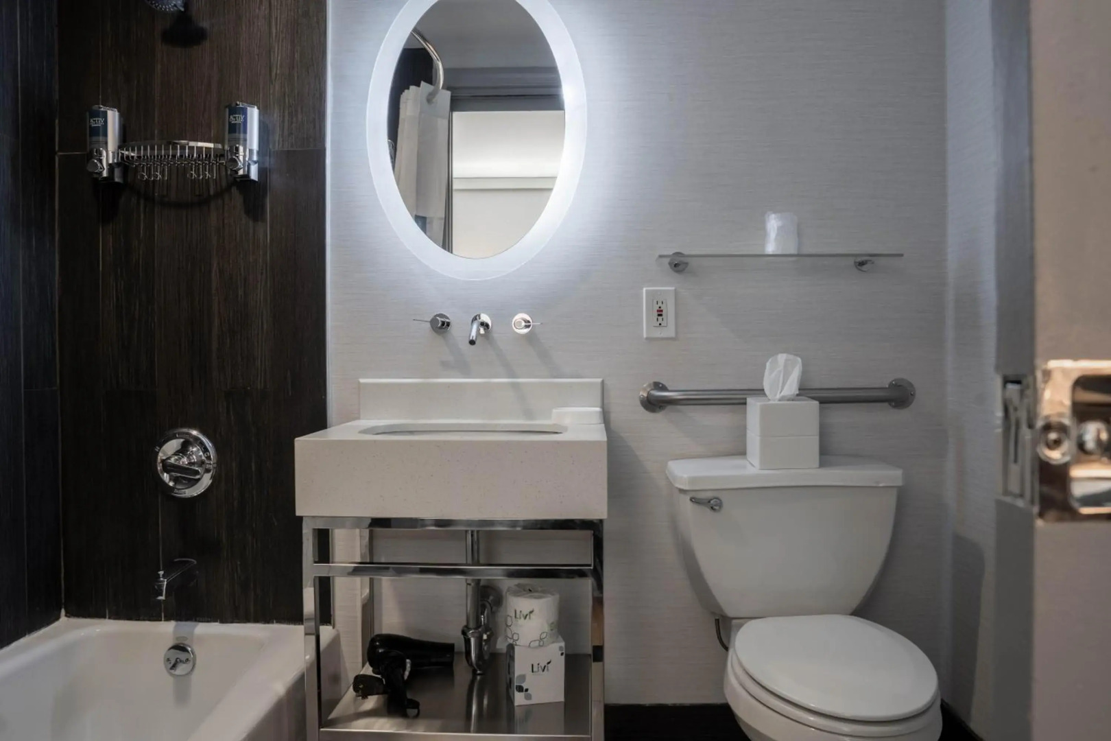 Landmark Premier Hotel