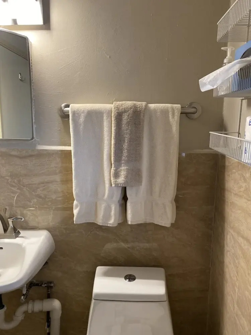 Rainbow Inn & Cottages