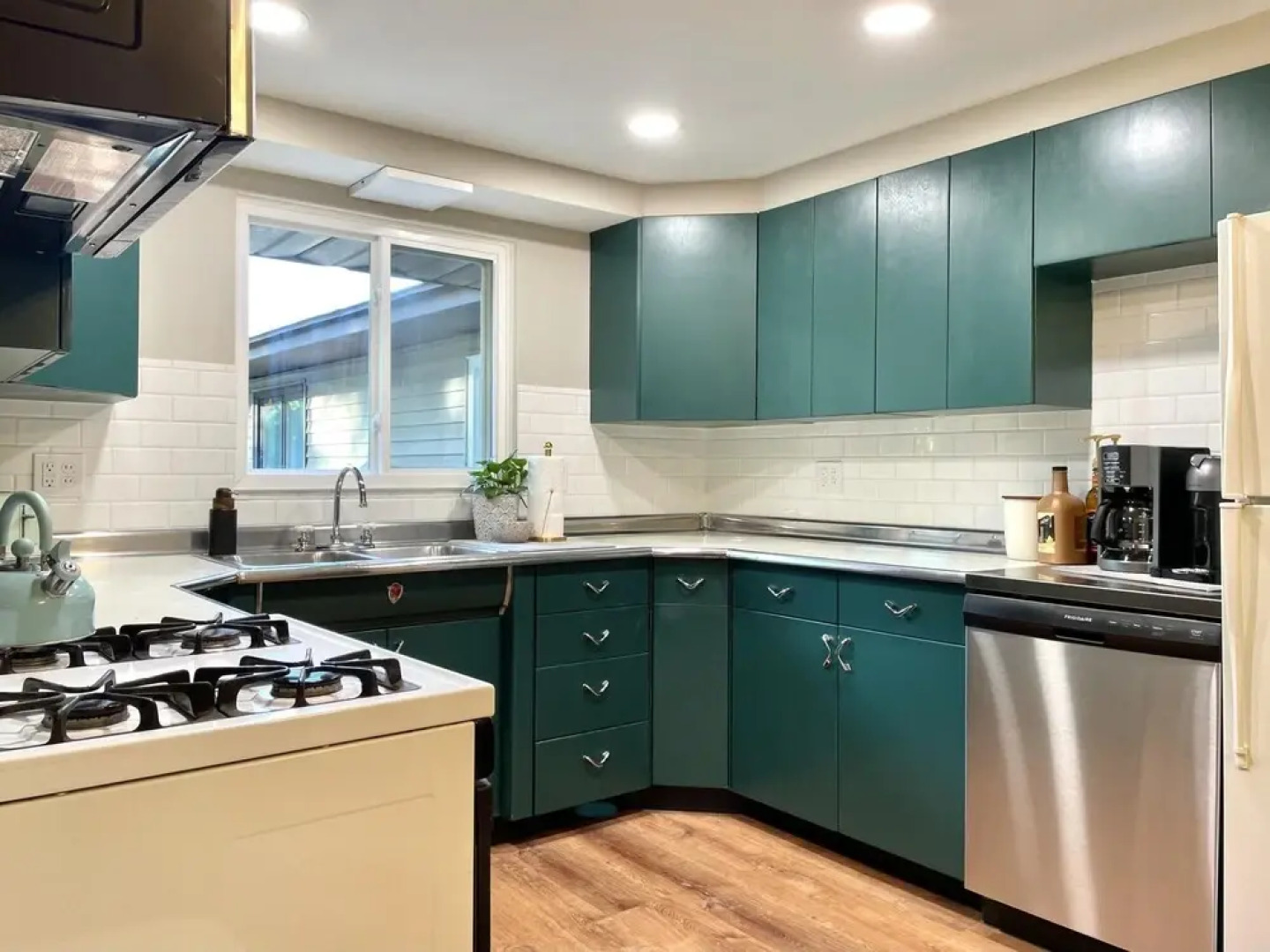 HOT TUB Game Room Heavenly Patio Sleeps 16