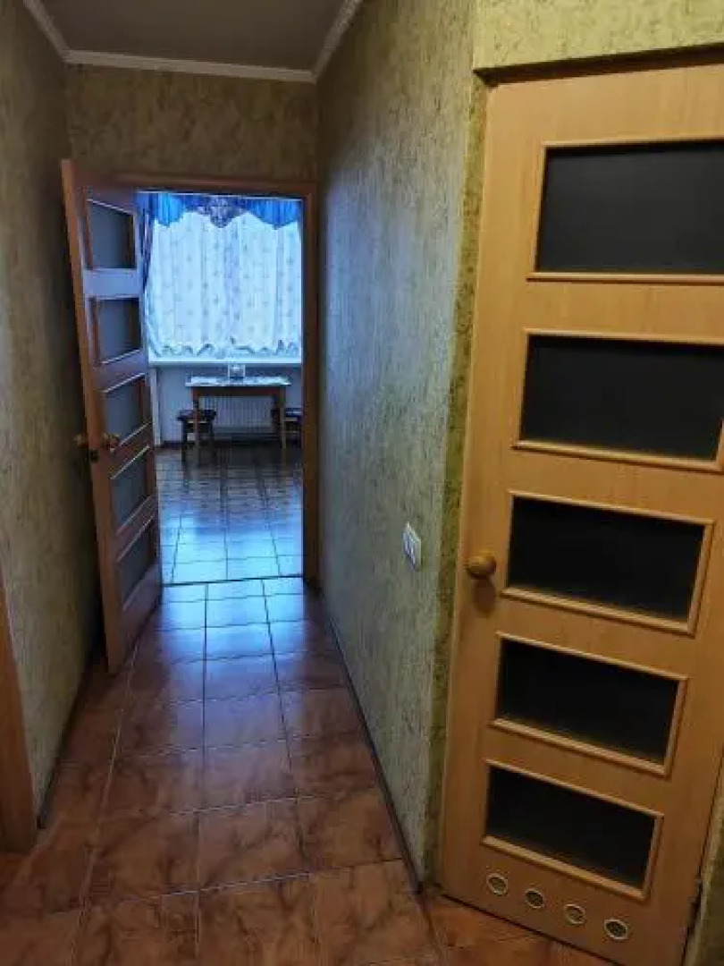 Apartment on Peremohy Street 8