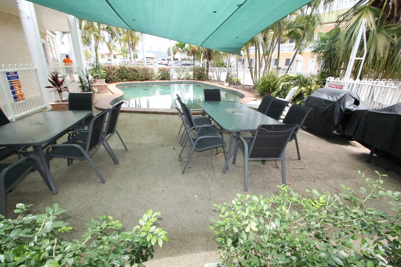 The Colonial Rose Motel