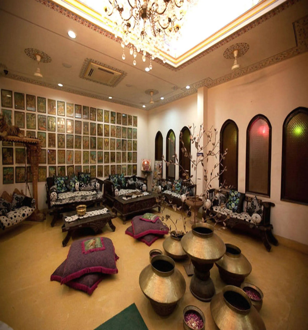 Jyoti Mahal A Royal Heritage Hotel - 5 Mins from New Delhi Railway station & 2Mins From Metro