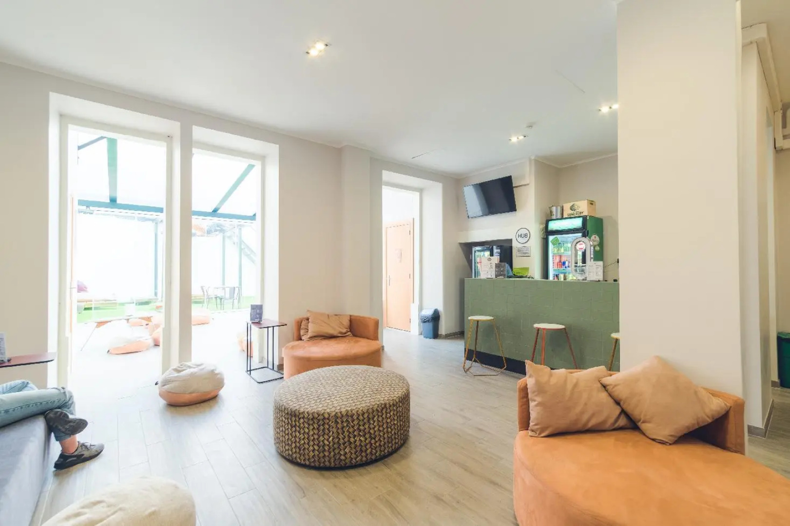 Хостел WOT Patio Social