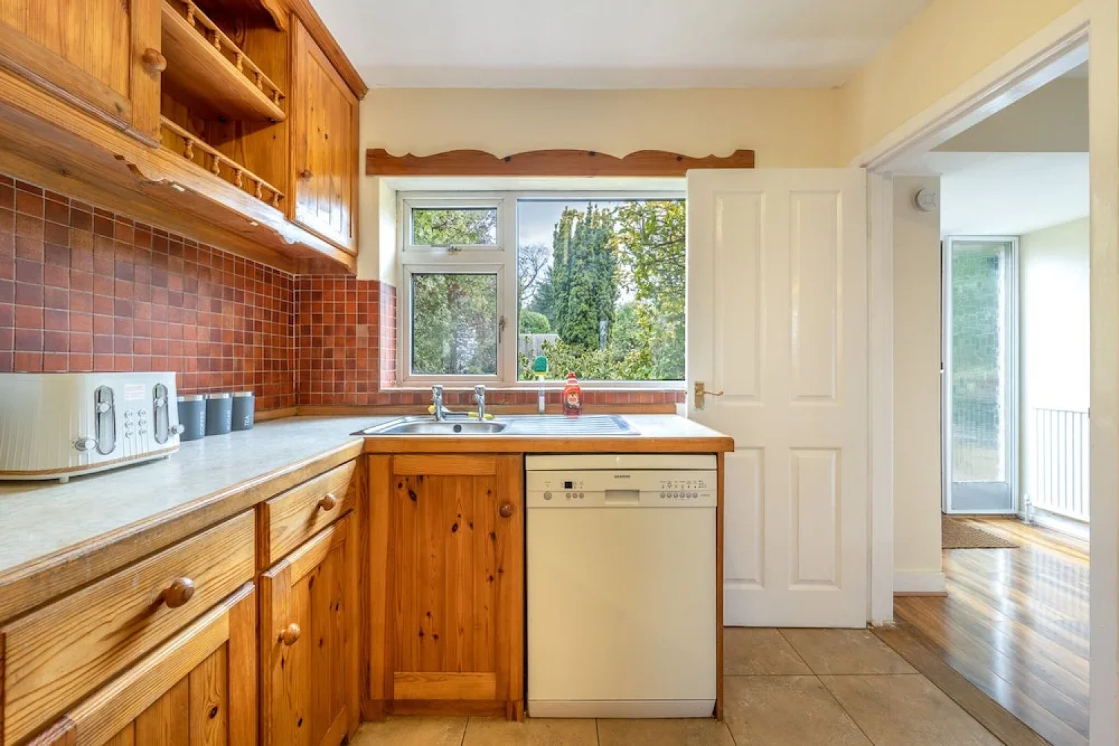 Pierocks Carver Entire House, Free Parking and Wi-fi in High Wycombe