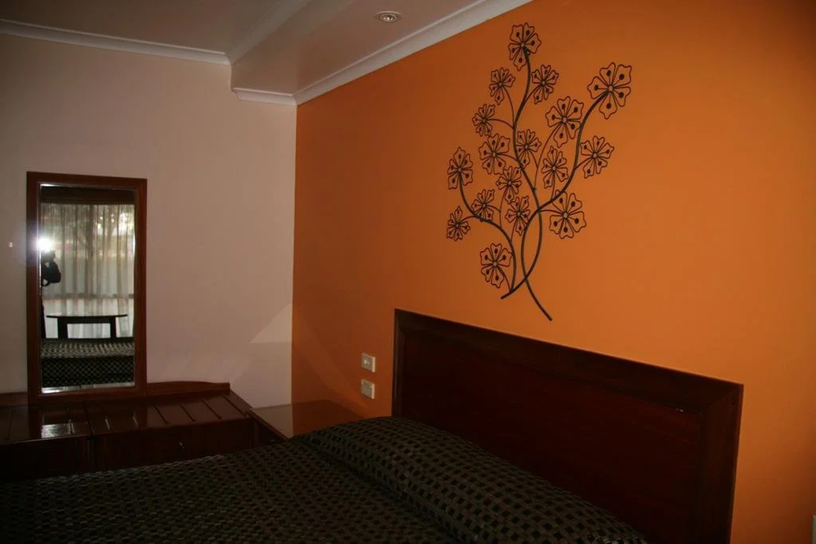 Queensgate Motel