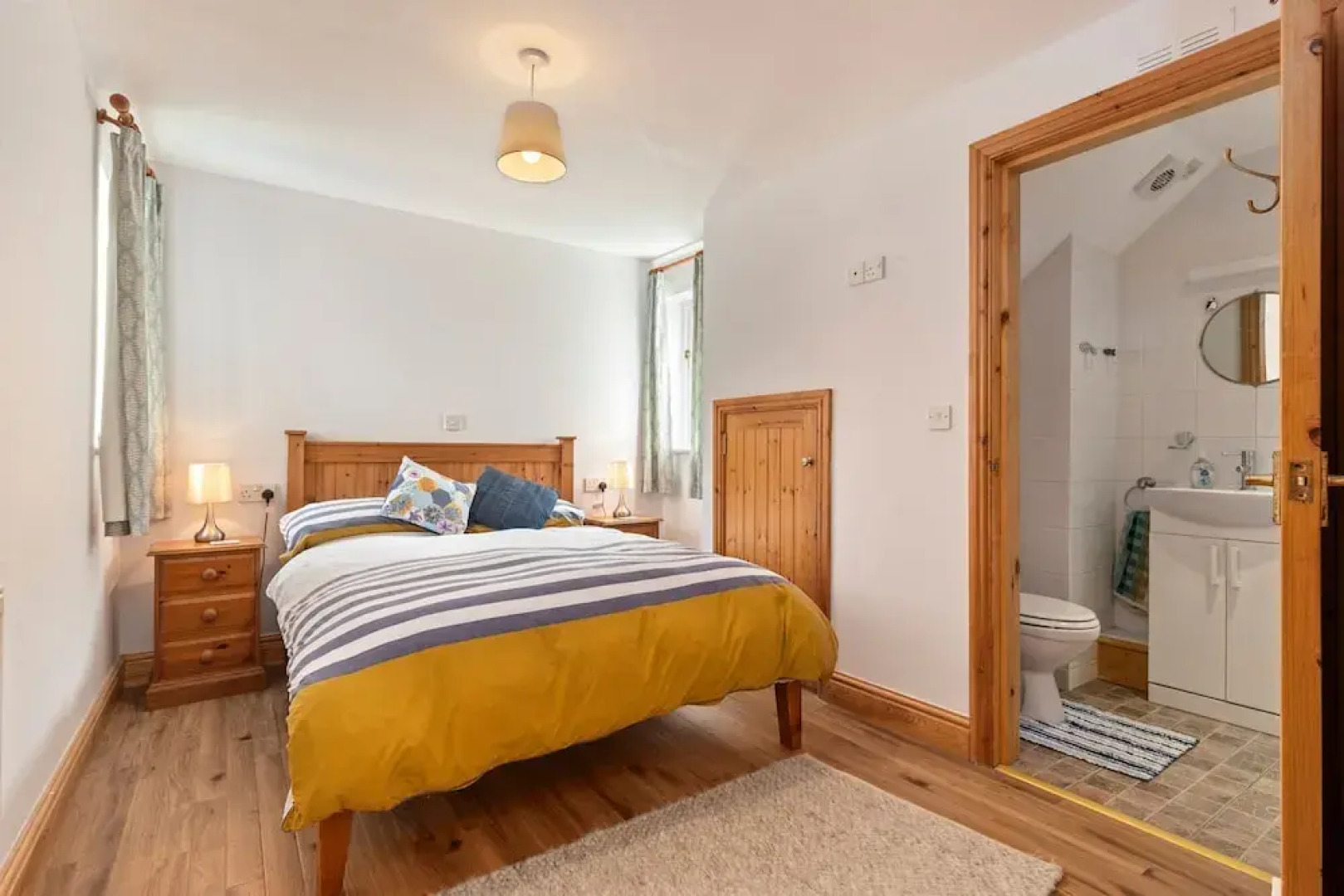 Two Hoots - Peaceful Cottage Rural Views