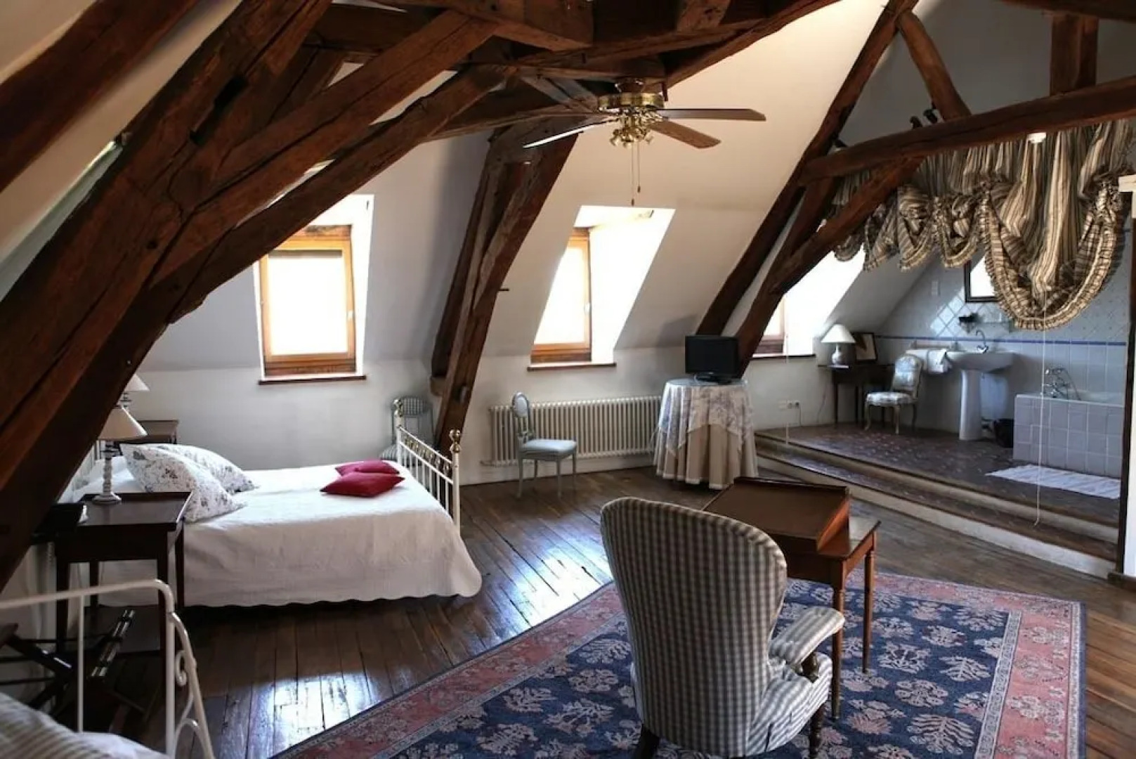 La Lucarne Aux Chouettes