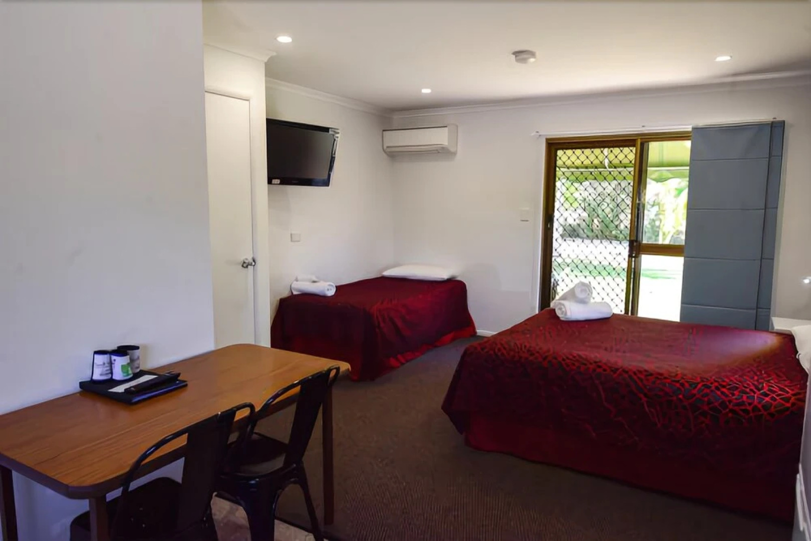 Beach n Reef Motel Self Contained Units