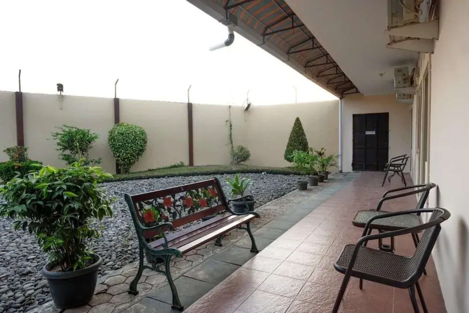 RedDoorz near GOR Satria 3