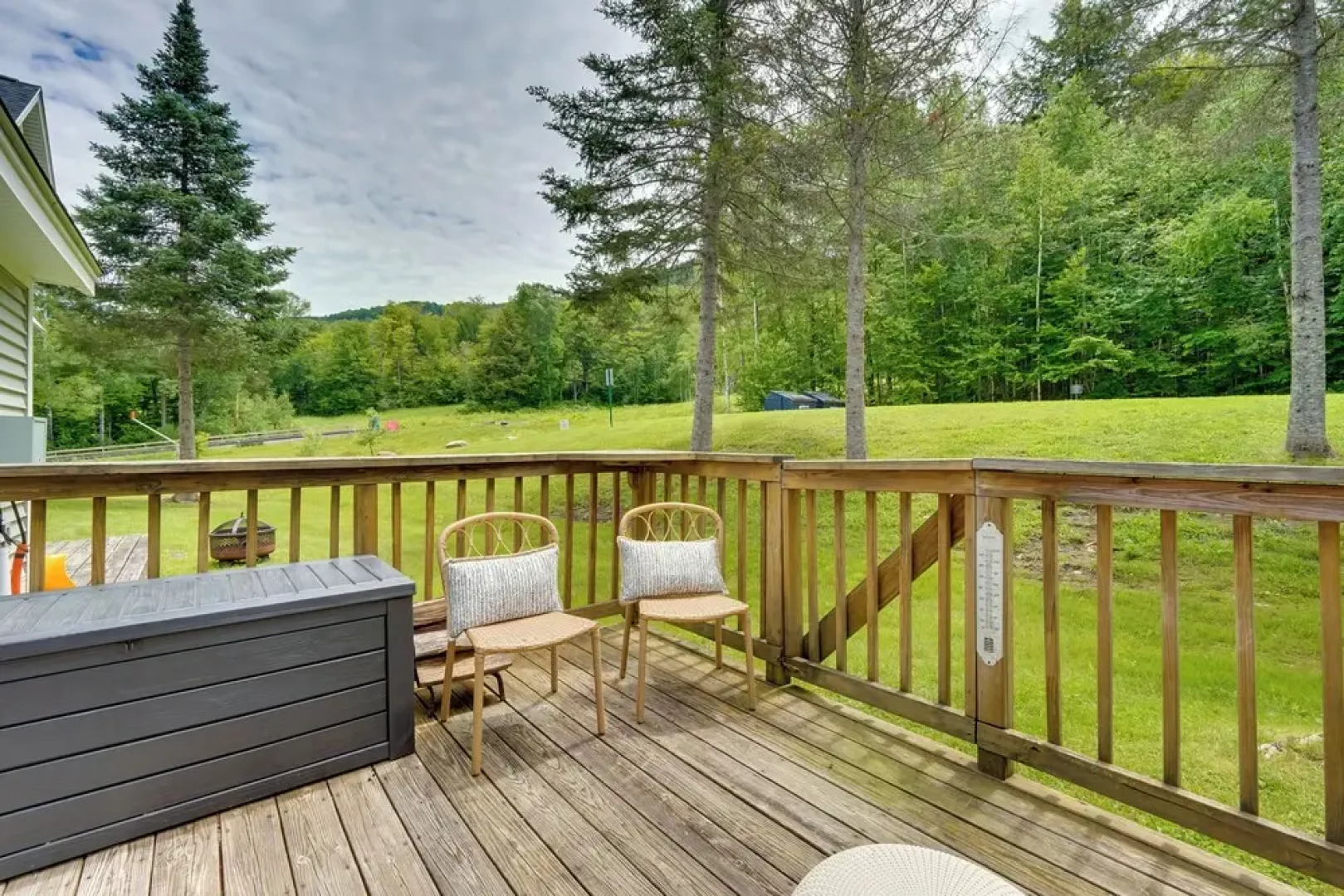 Ski-in/ski-out Magic Mountain Condo w/ Deck!