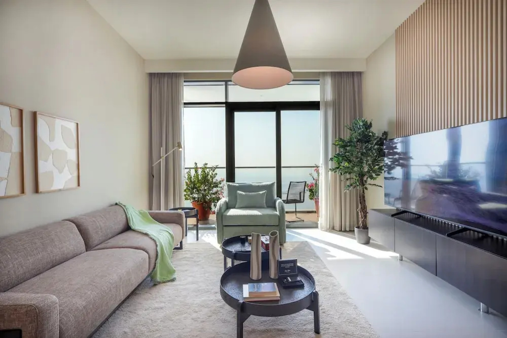 Aya - Exquisite Beachfront 1BR Living in Palm Jumeirah