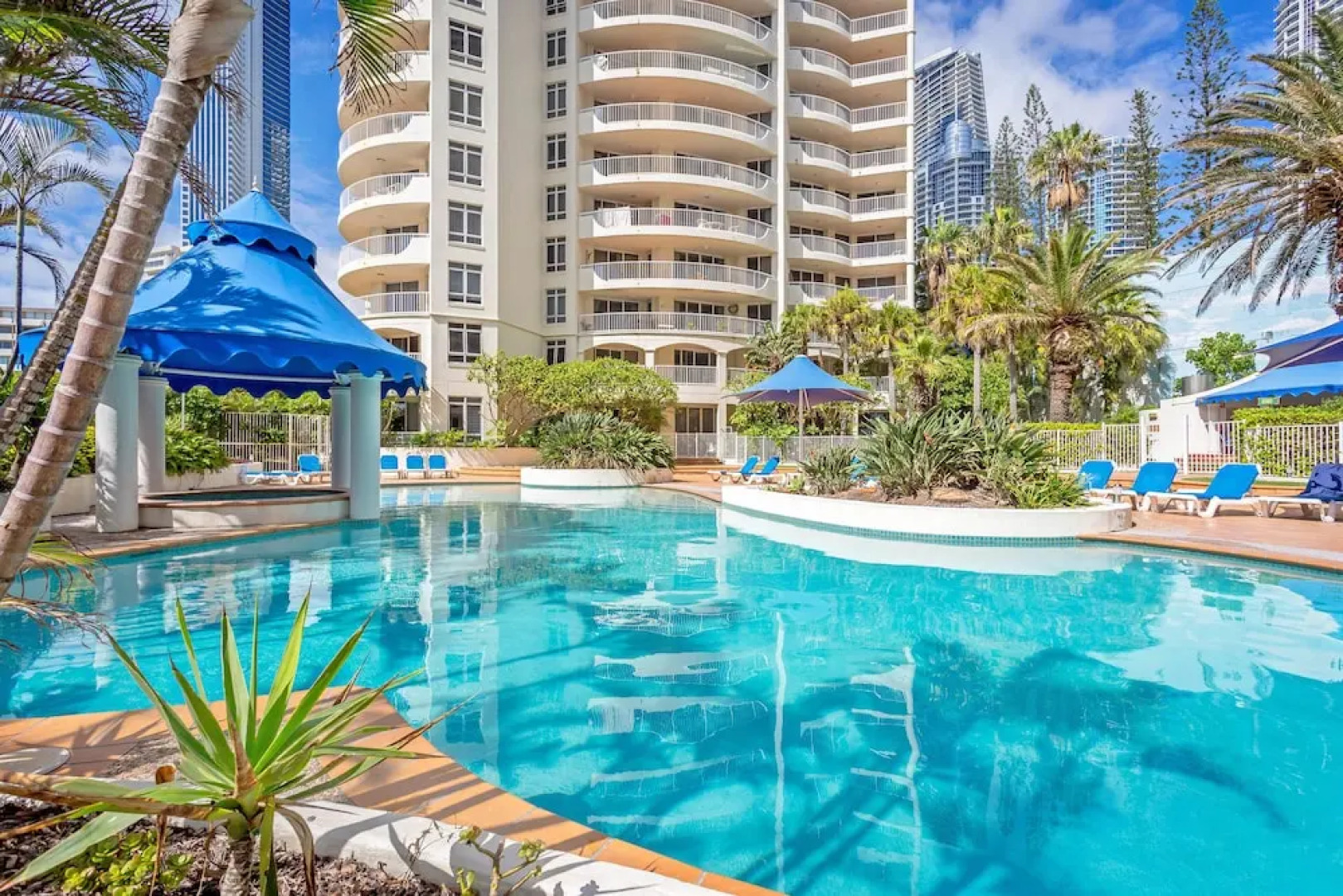 Soul Surfers Paradise 3 Bedroom Beach Apartment