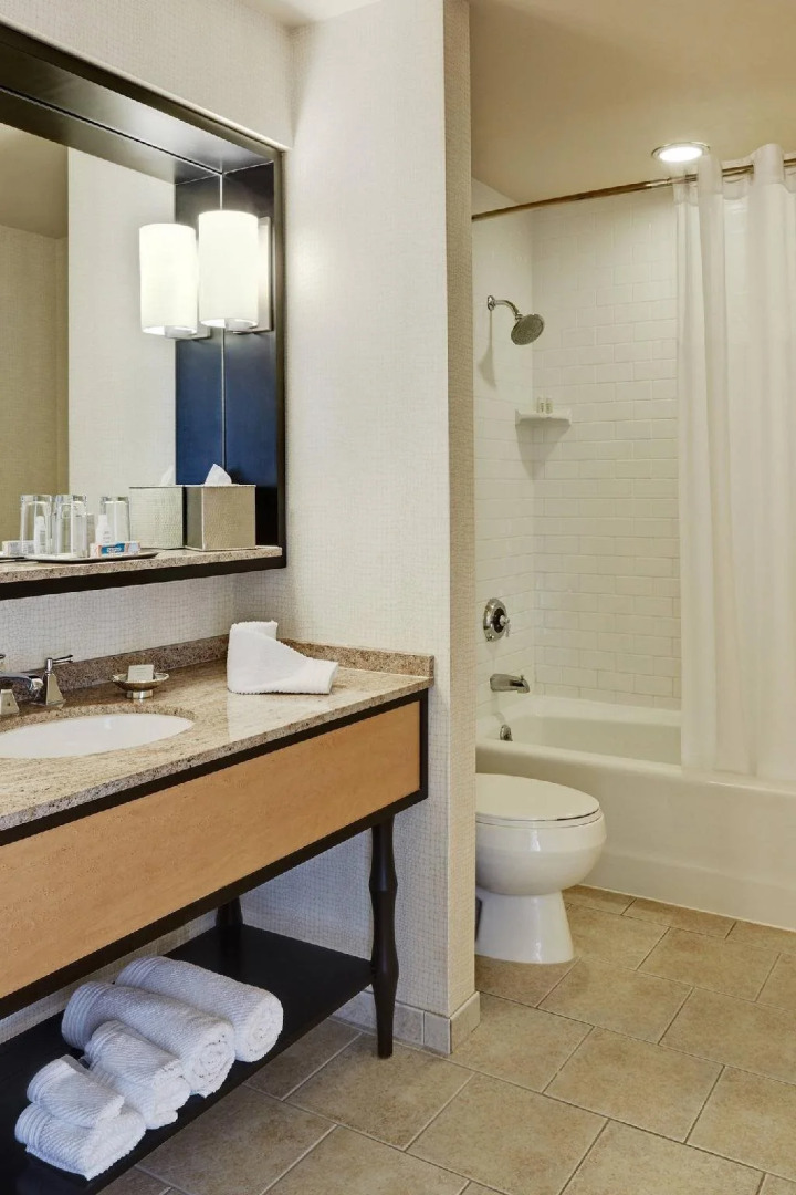 Renaissance New Orleans Arts Warehouse District Hotel