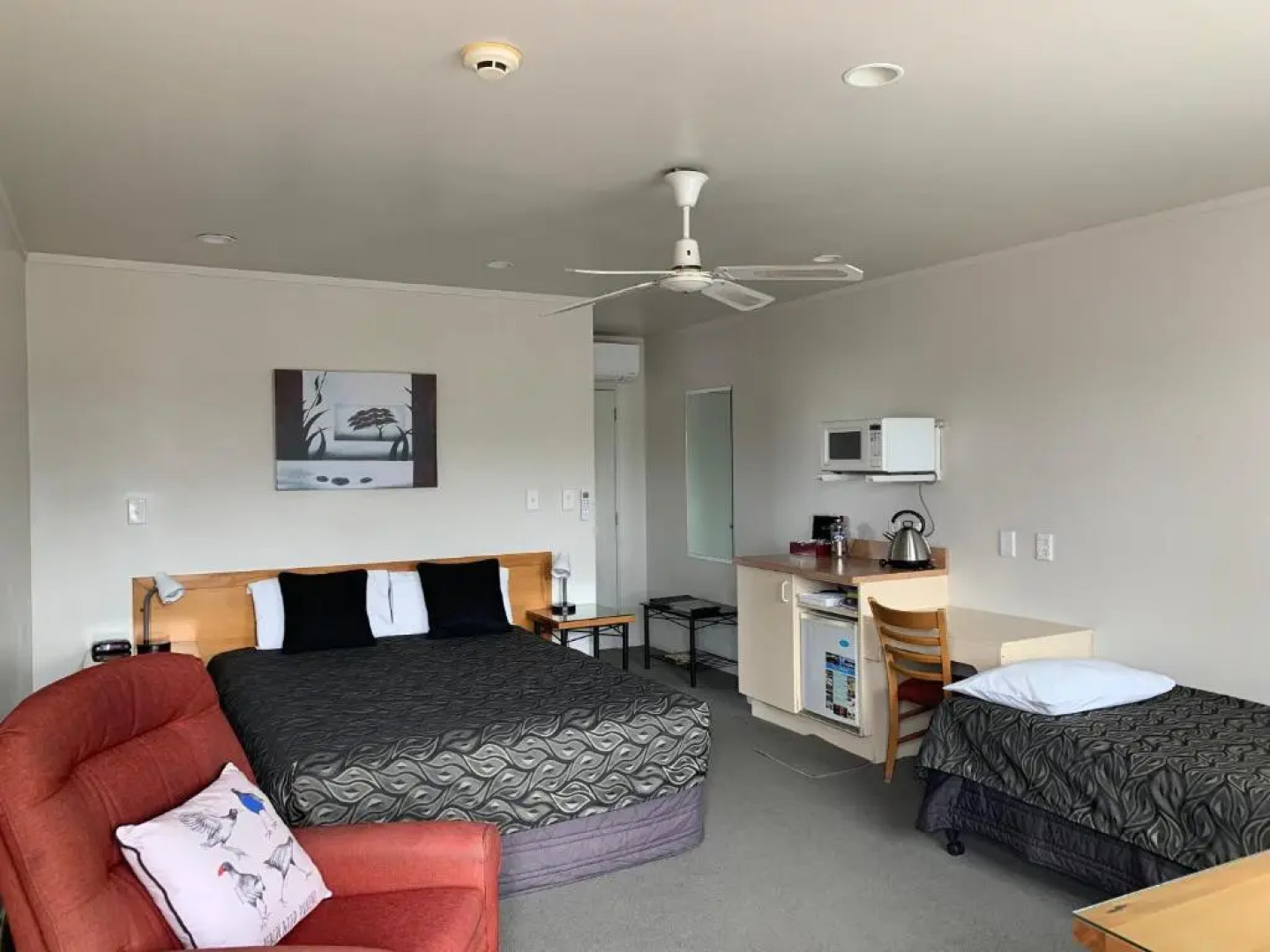 Bk's Pohutukawa Lodge