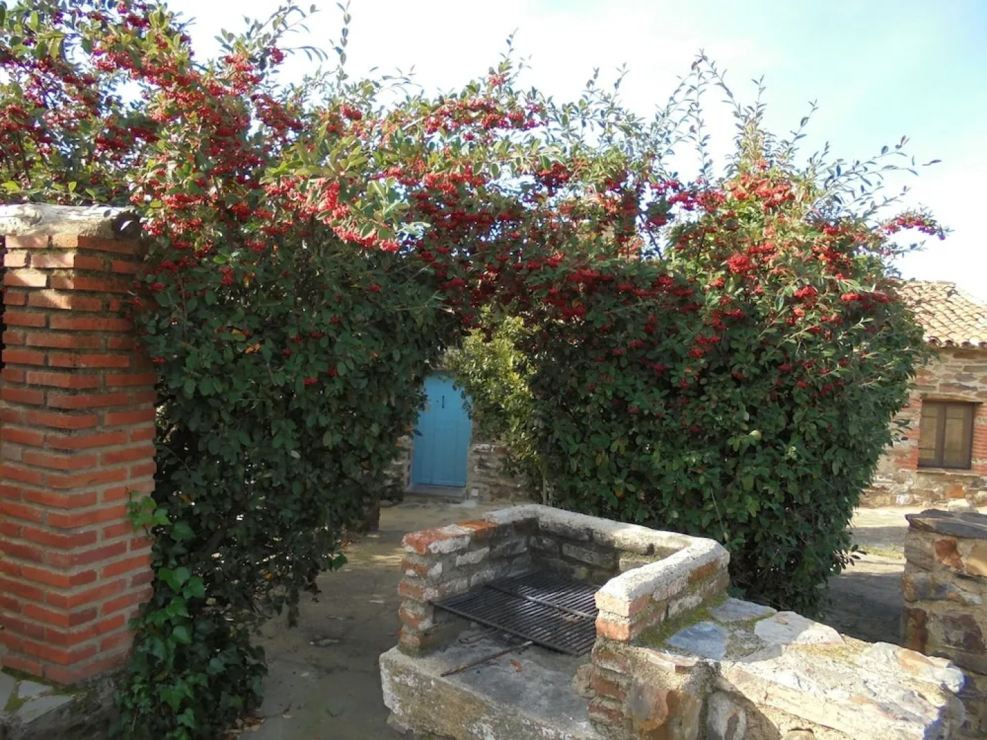 Rural Farmhouse in Valencia de Alcántara With Pool
