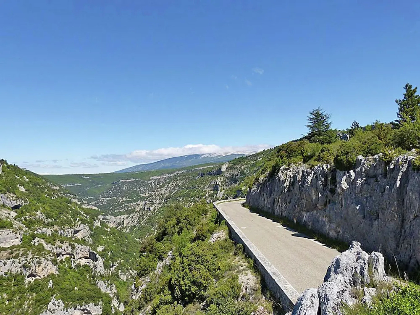 Wonderful Villa in Malaucène with Swimming Pool