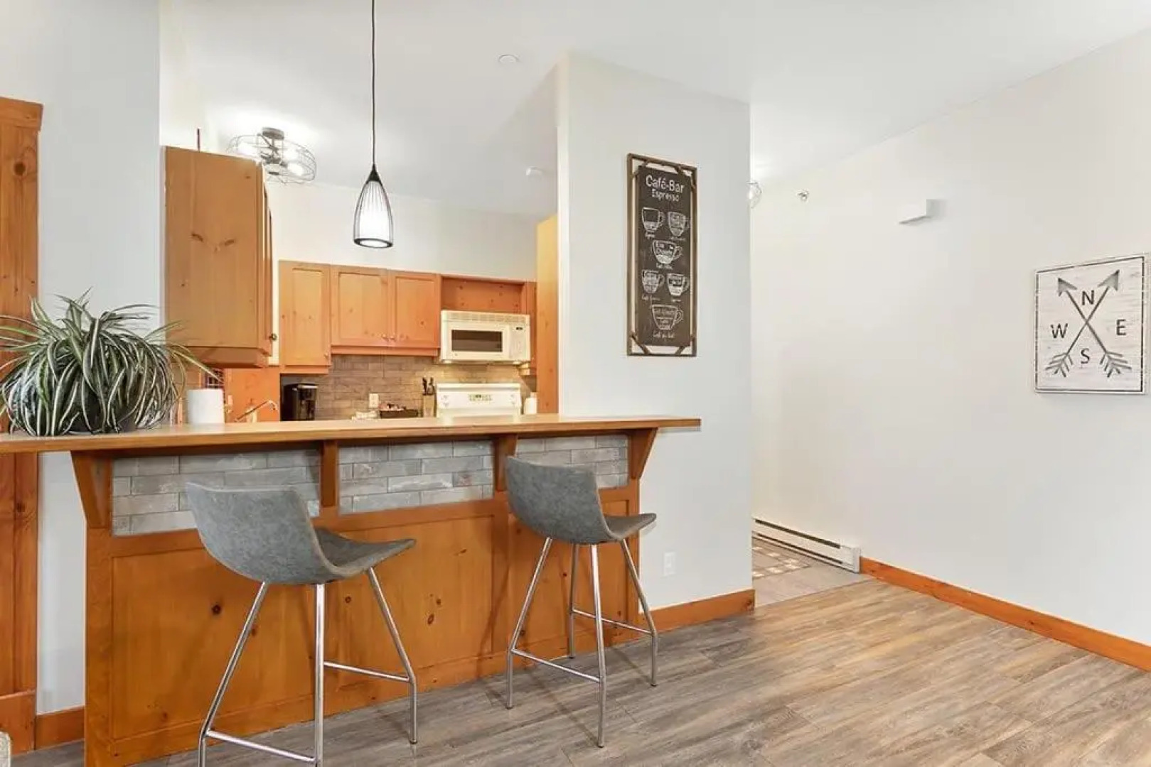 Les Eaux 225-1 by Escapades Tremblant