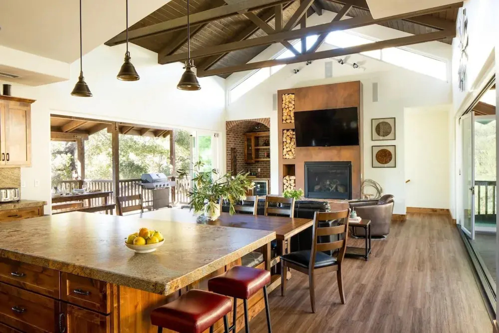 Emerson by AvantStay | Secluded Home - 125 Acres w/ Hiking, Hot Tub & Patio