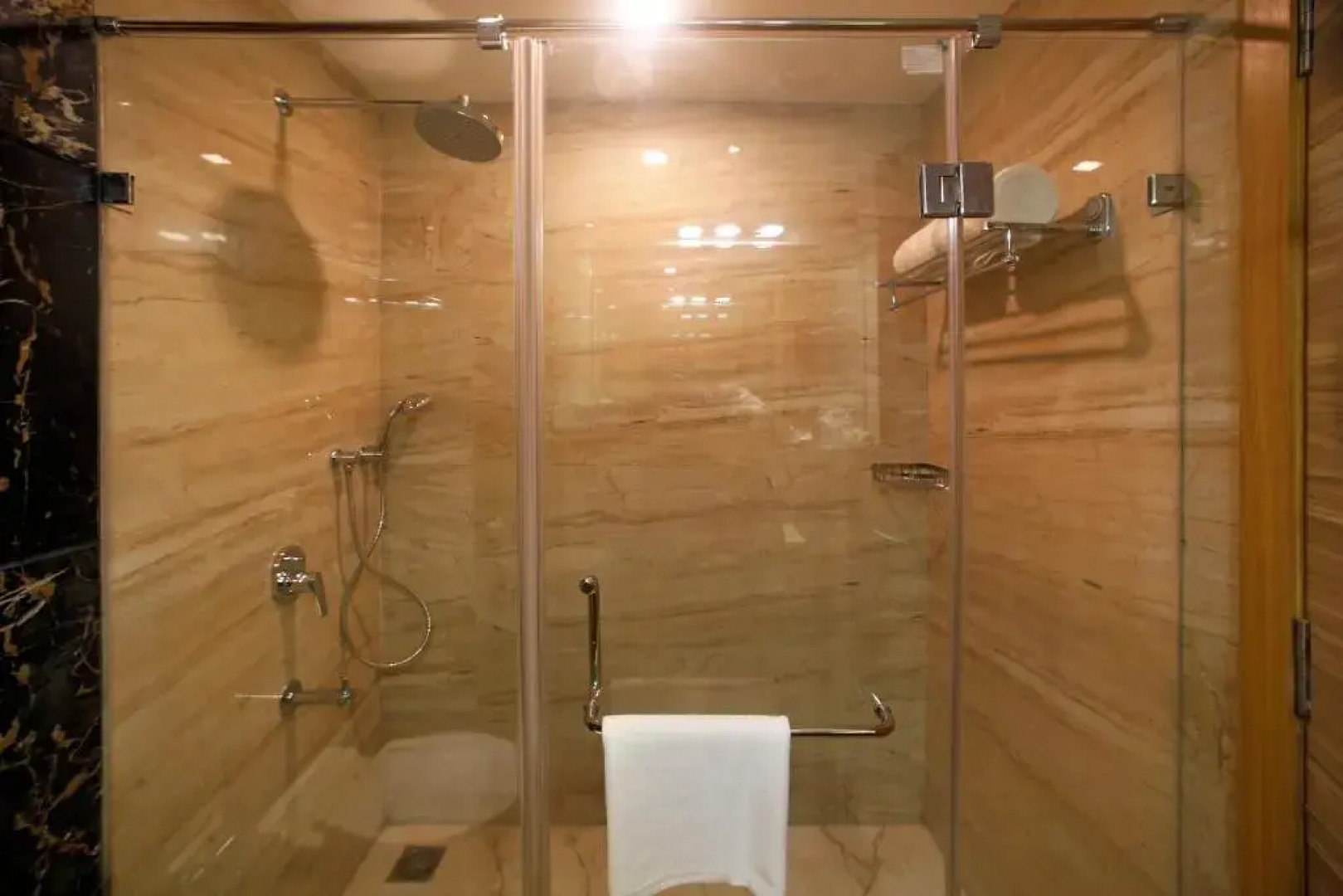 Xenious LN Courtyard Hotel