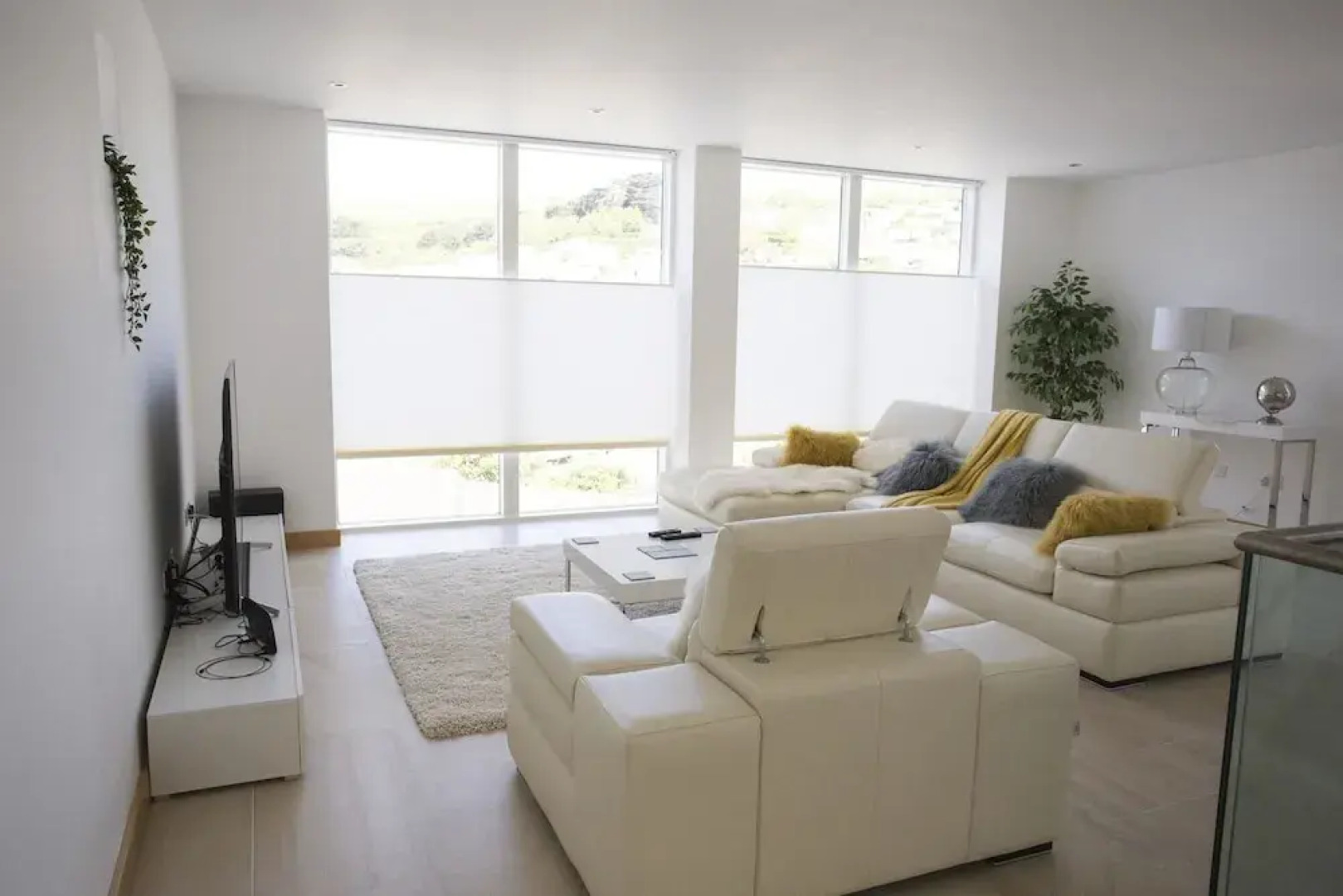 4 bed beach house with hot tub