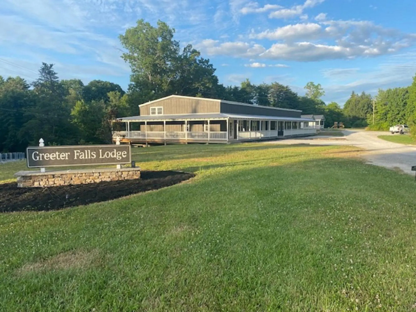 Greeter Falls Lodge Suite 5