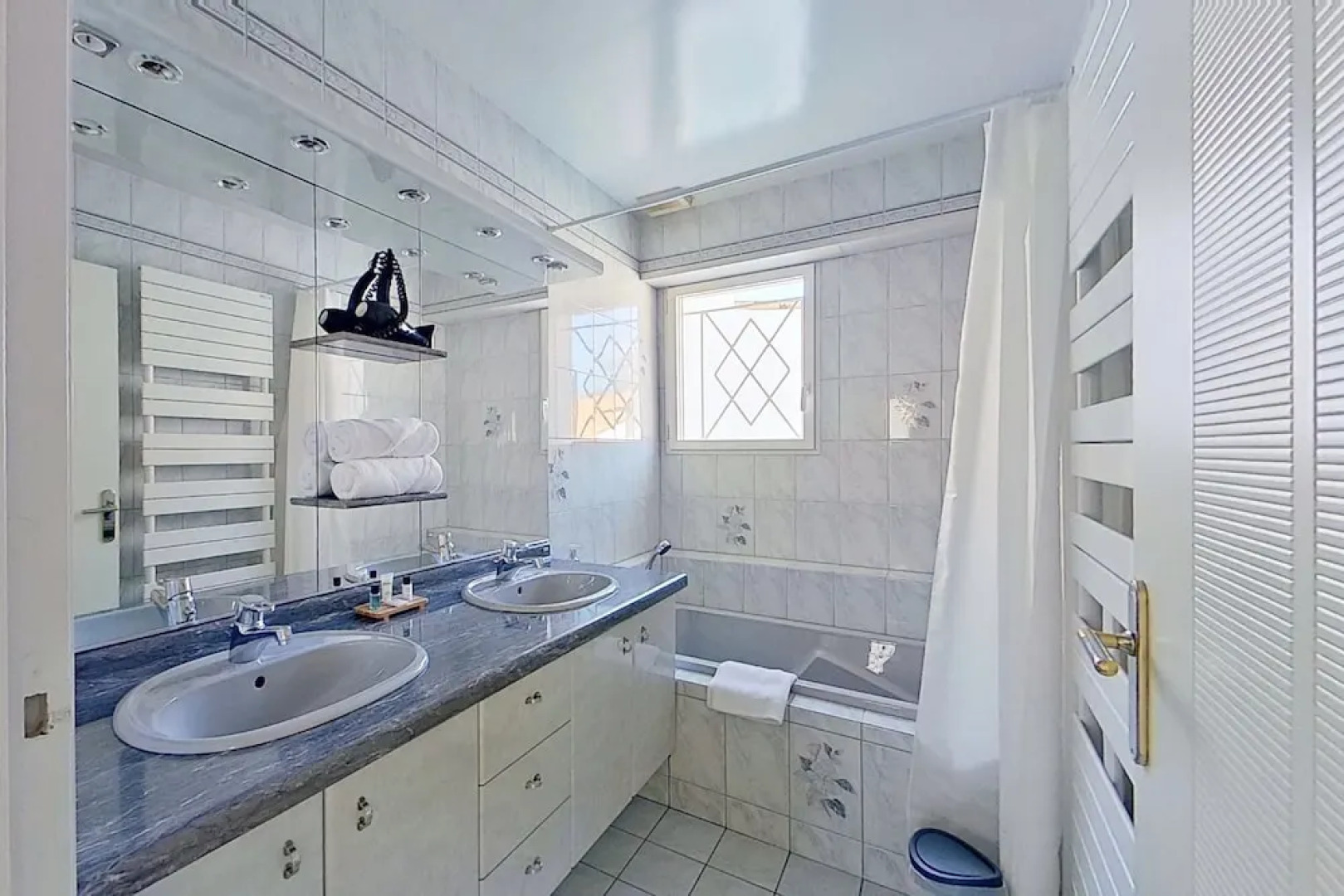 Les Jardins de la Muse / BnB maison d'hôte, piscine couverte et spa