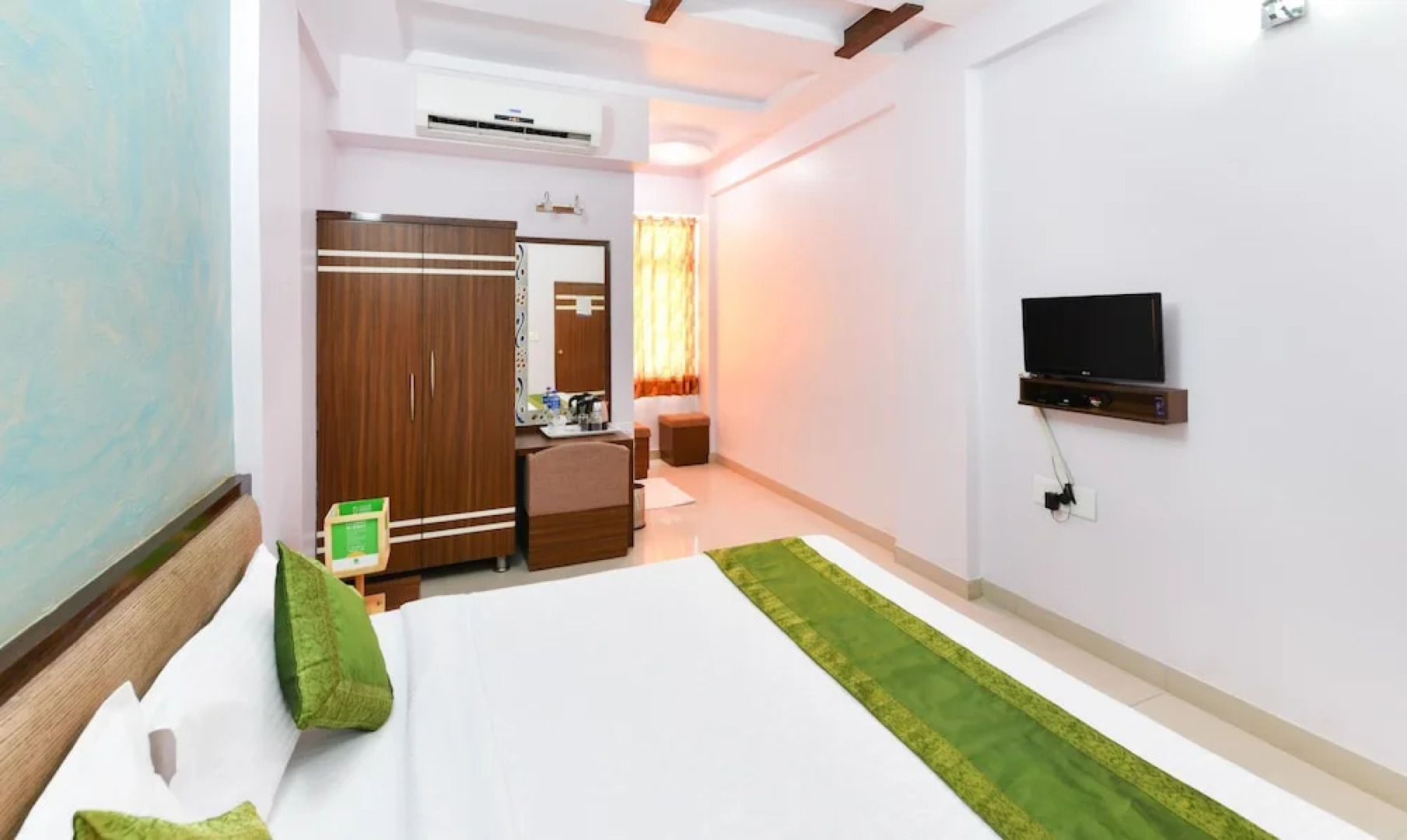 OYO 2116 Skylon Hotel