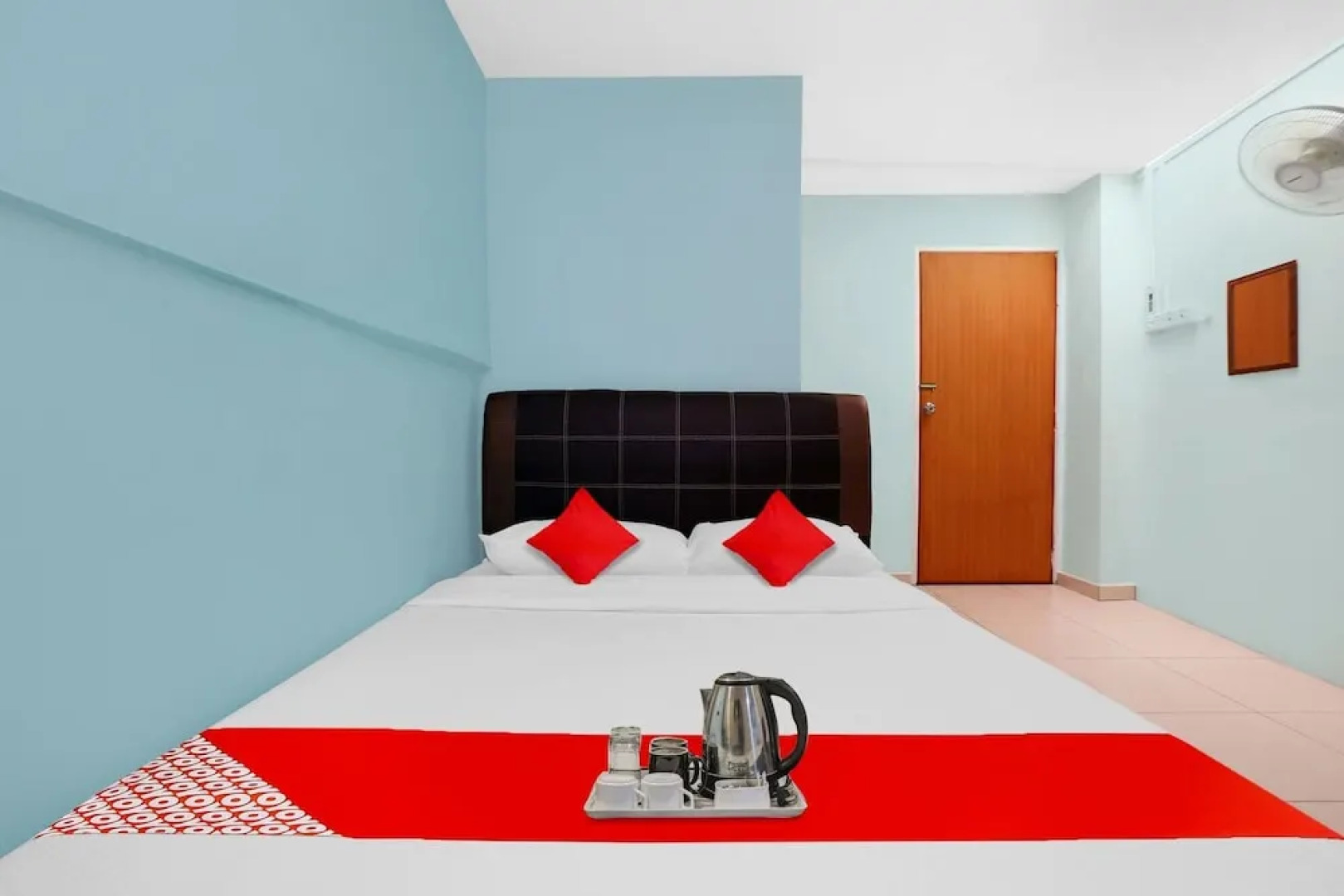 OYO 90873 Travellers Inn