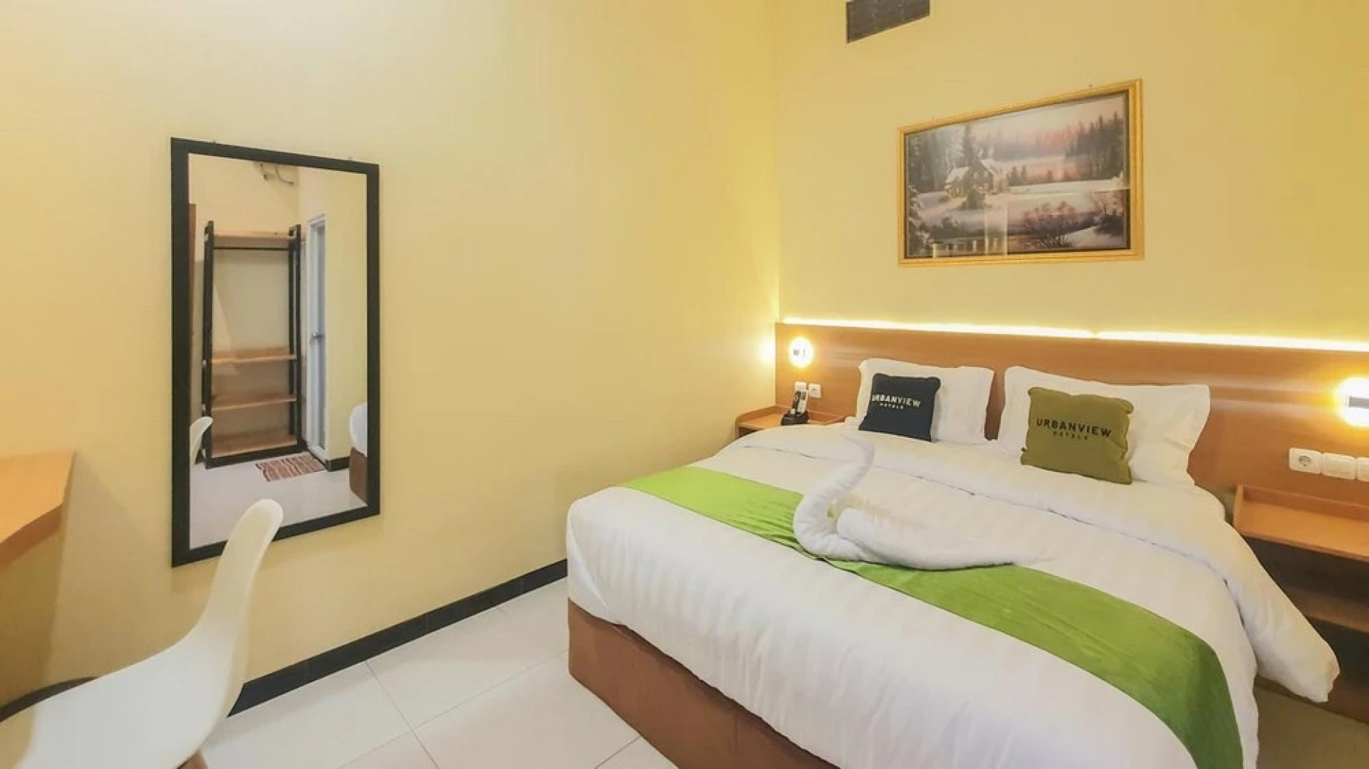 Urbanview Hotel Sakura Kampung Inggris Pare by RedDoorz