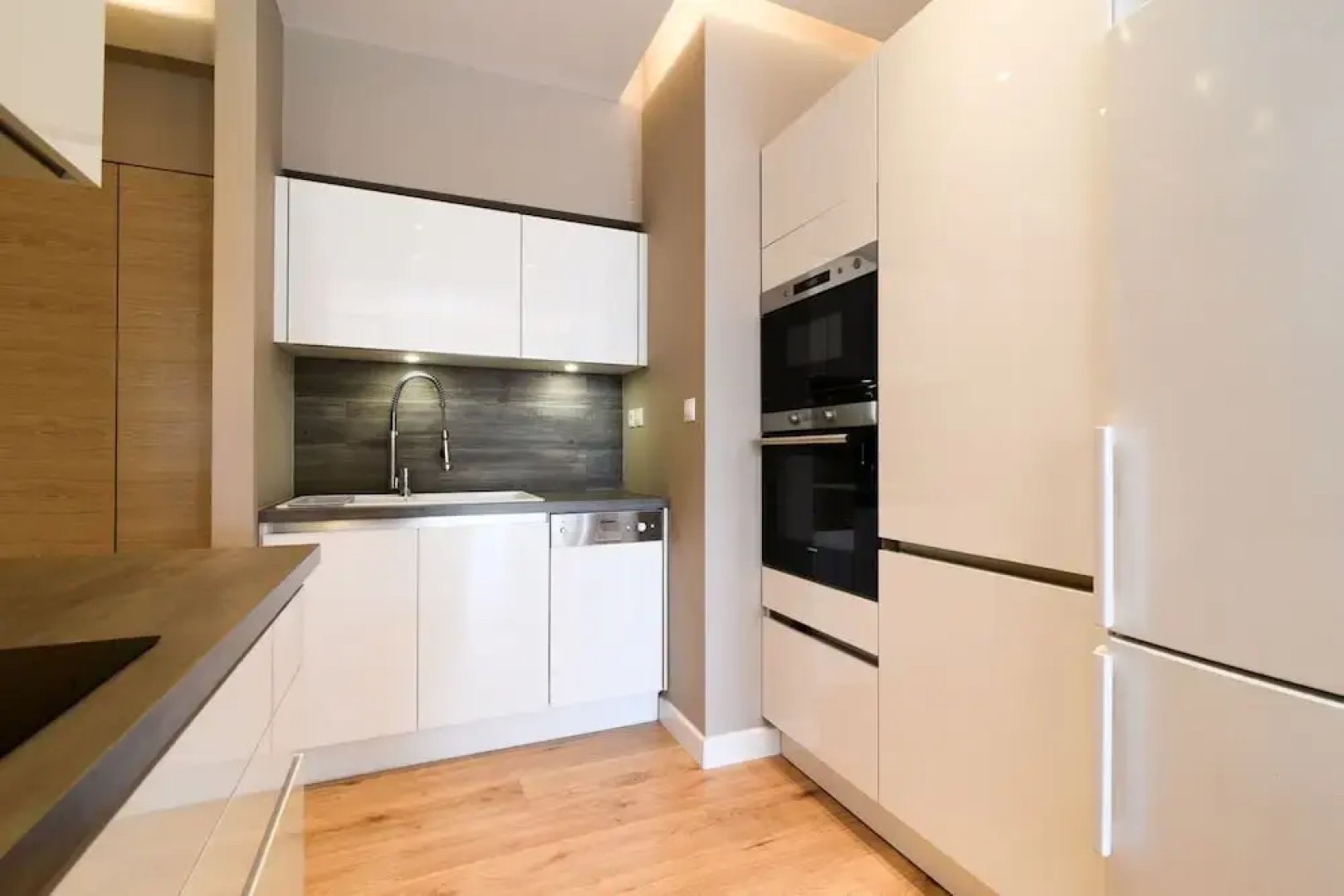 142m² Bright Alimos Apartment with Marina View