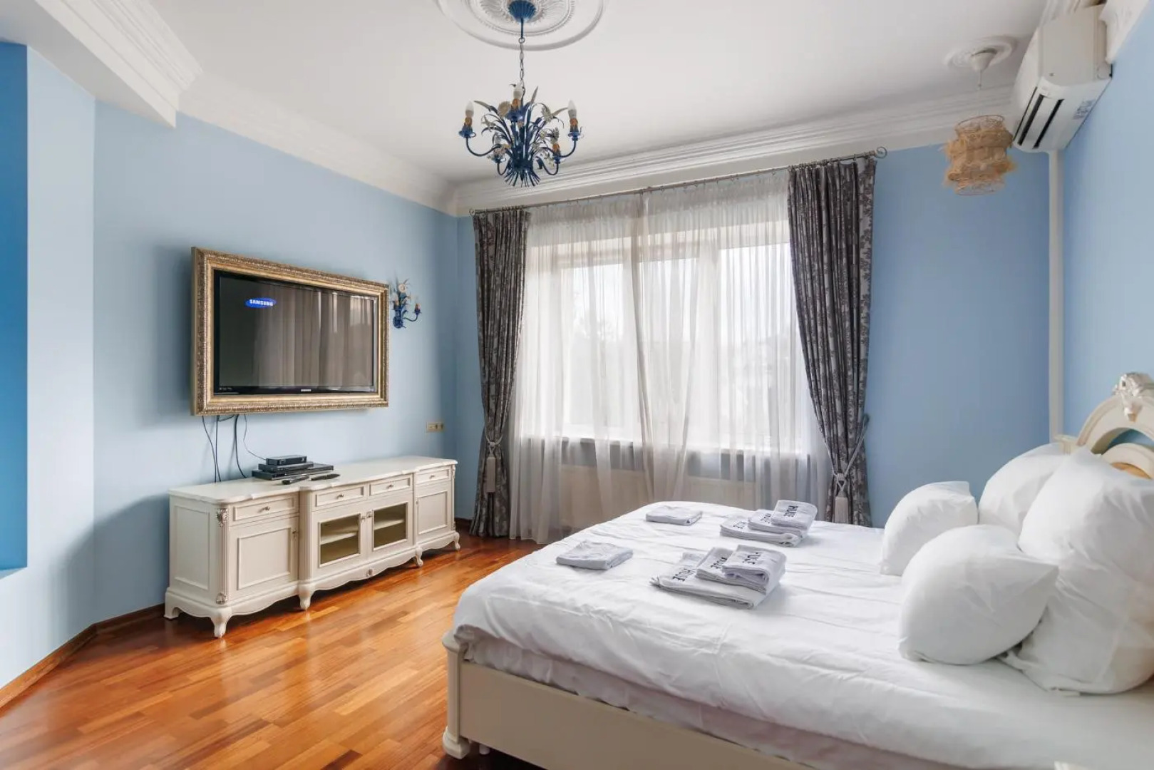 Коттедж с бассейном