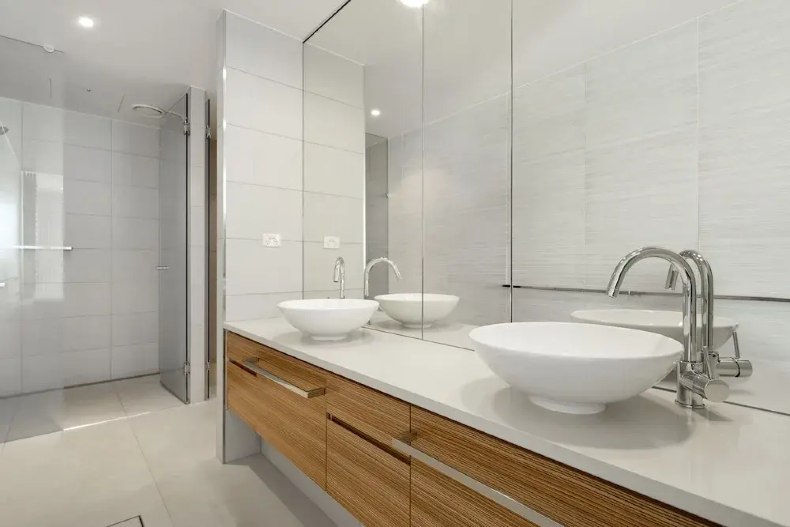 Unit 80 3 B/R Lux Ocean View