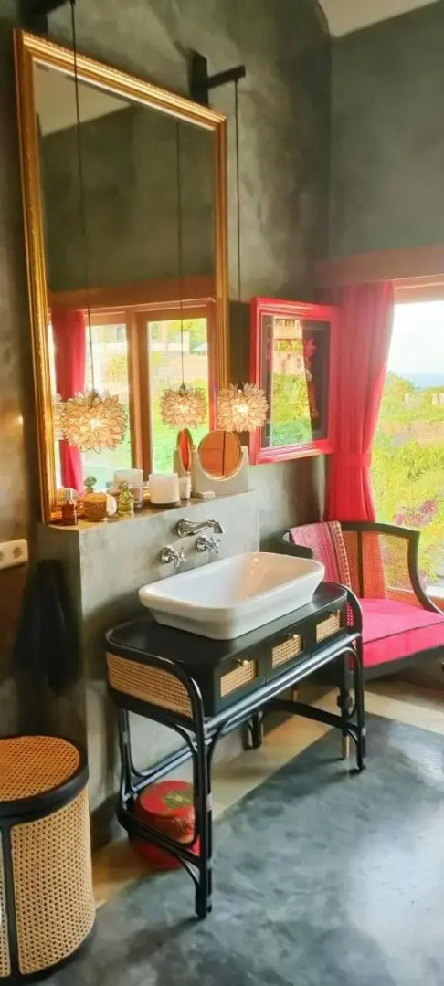 H616 Vintage Elegance with sea view