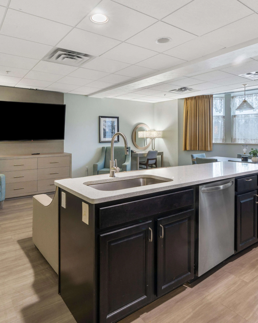 Cherry Tree Inn & Suites
