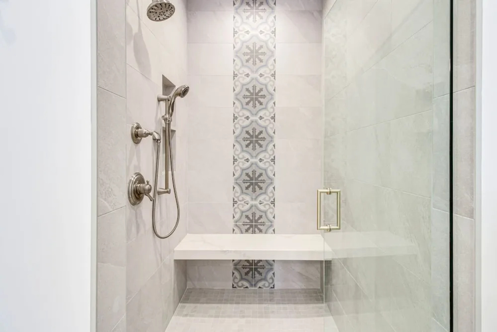 Luxury Serpent Lake Home w/ Gourmet Kitchen!