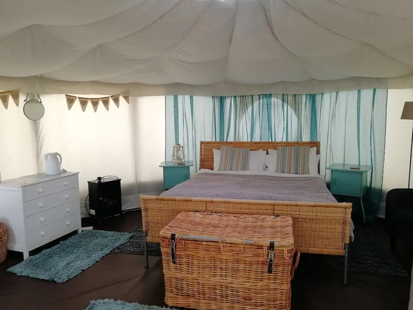 The Little Hide - Adult Only Camping Pods