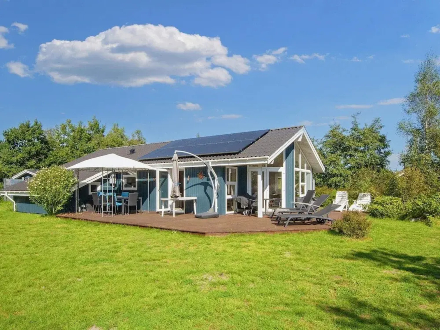 Serene Holiday Home in Juelsminde near Beach