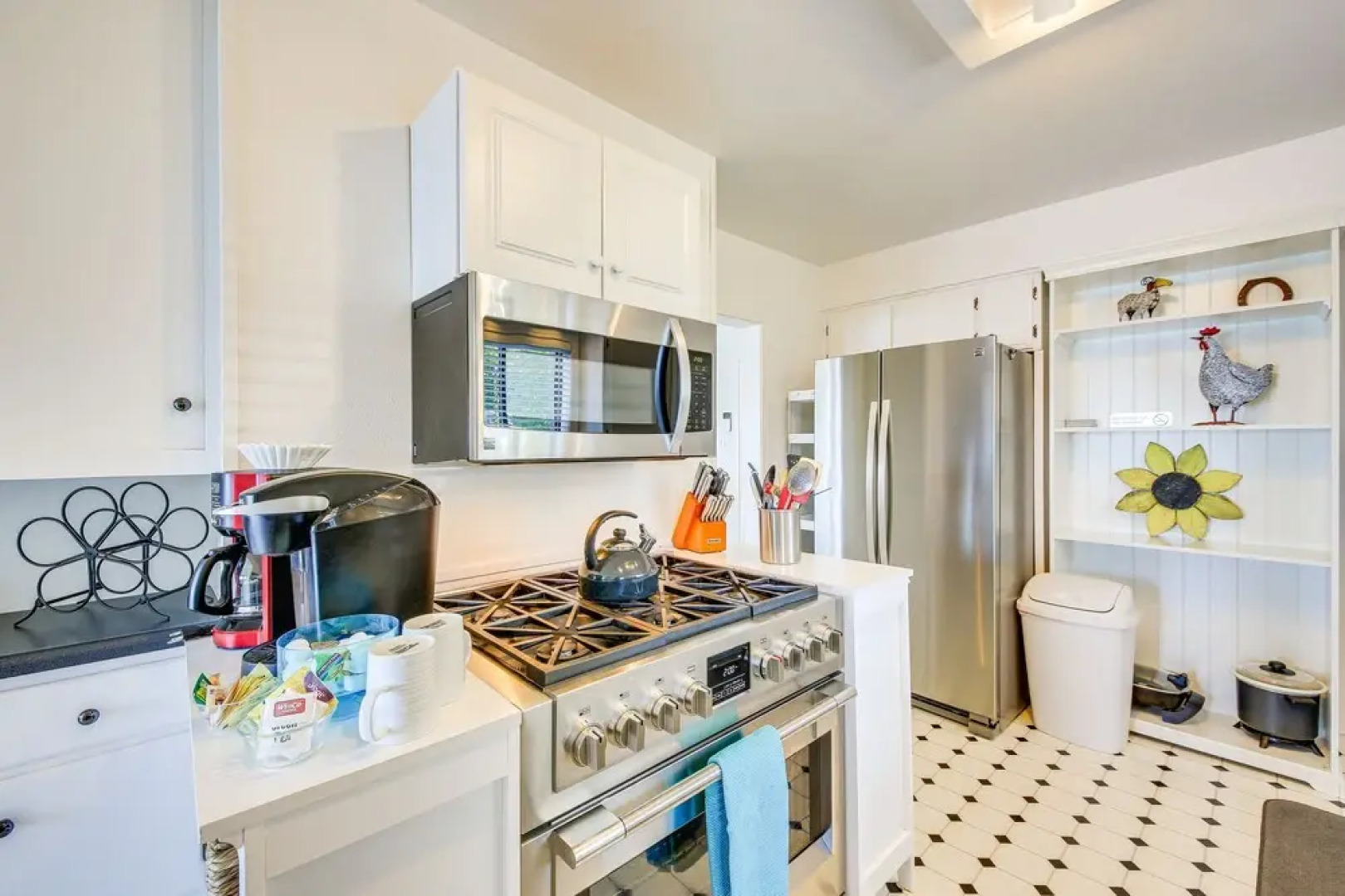 Waterfront Sagle Retreat w/ Hot Tub & Fireplace