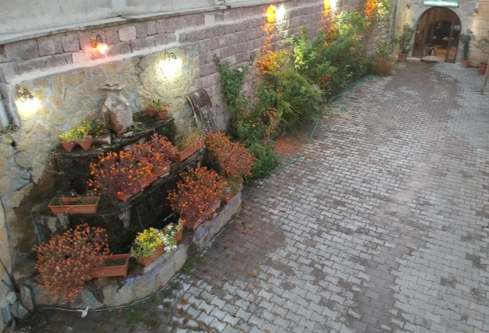 Family Cave Suites Hotel