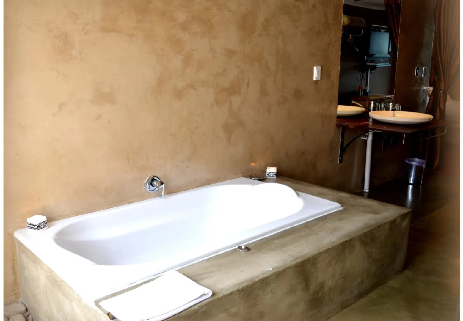 African Moon Corporate House