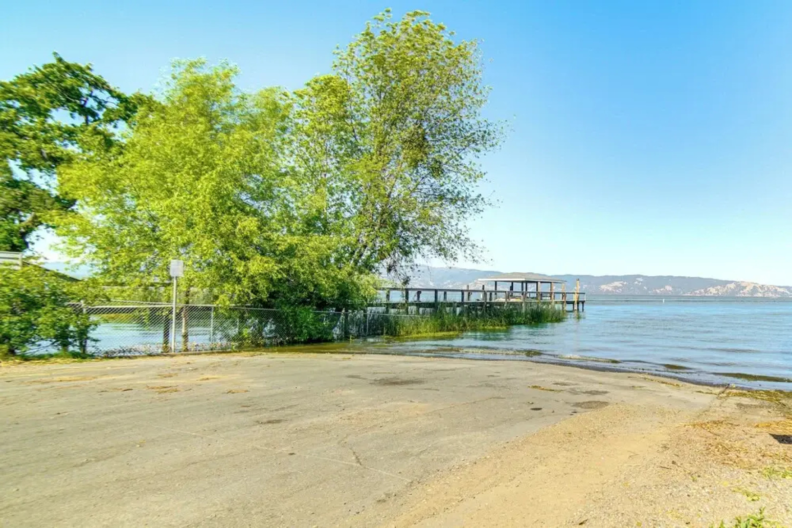 Steps to Clear Lake: Hot Tub Haven in Norcal!